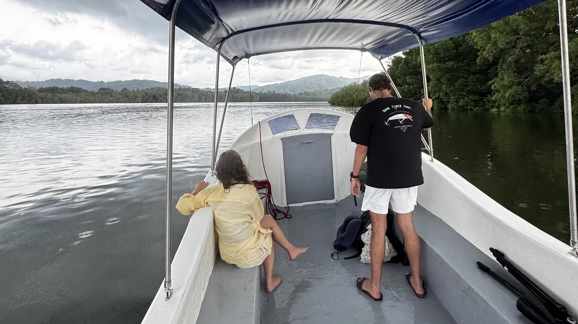 Excursion en bateau privée pour voyage de noces après un orage tropical