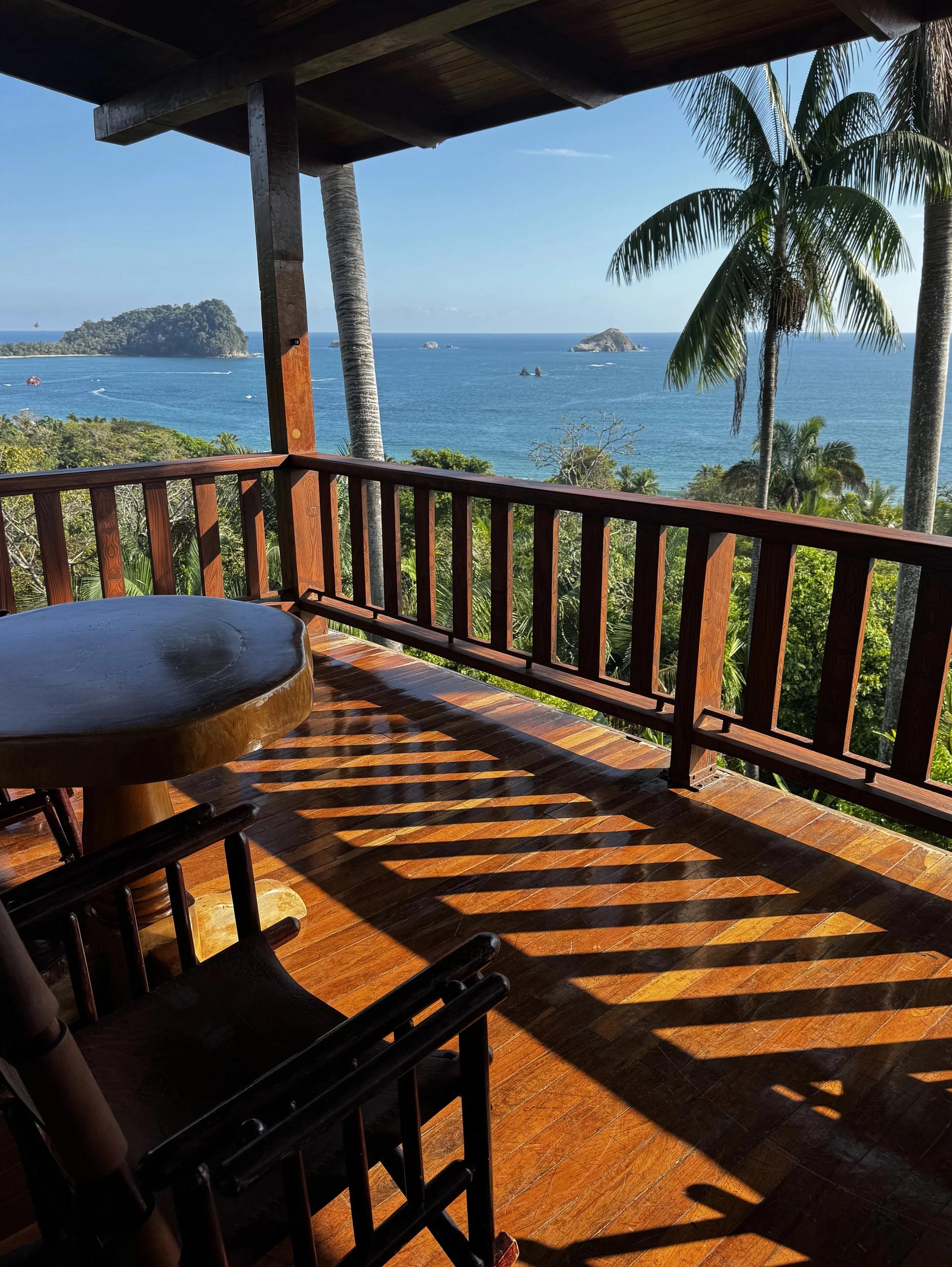 vue sur l'ocean pacifique depuis la chambre du lodge à Manuel Antonio