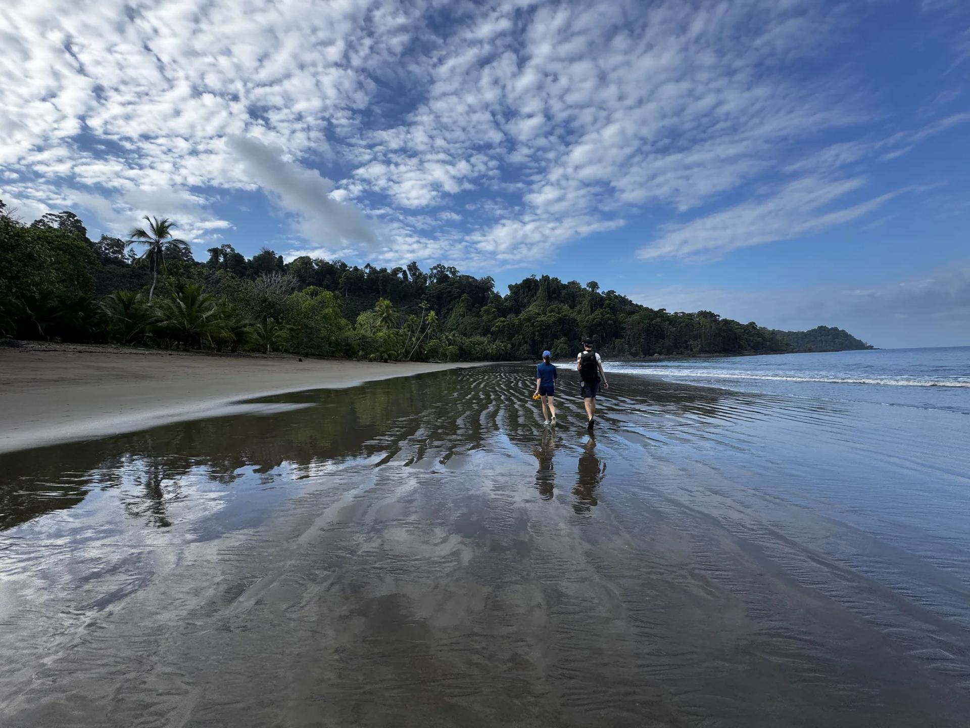 Marche sur la plage Rincon, péninsule d'Osa, Costa Rica